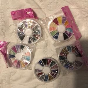 Nail art gems and pearls